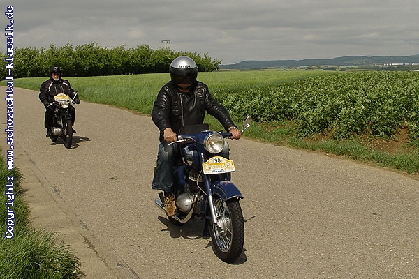 http://www.schozachtal-klassik.de/galerie/cache/vs_2007%20-%20Unterwegs_Unterwegs2007_130.jpg